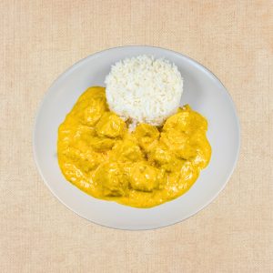 Pollo al Curry con Arroz, plato casero saludable de Los Paques de Juan.