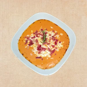 Salmorejo con Huevo y Jamón, plato casero saludable de Los Paques de Juan.