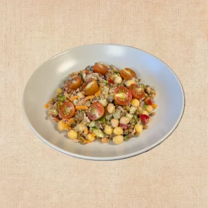 Ensalada de Lentejas y Garbanzos con Atun, plato casero saludable de Los Paques de Juan.
