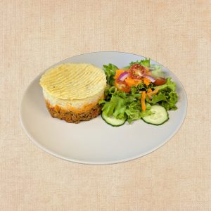 Pastel de Patata con Ensalada, plato casero saludable de Los Paques de Juan.