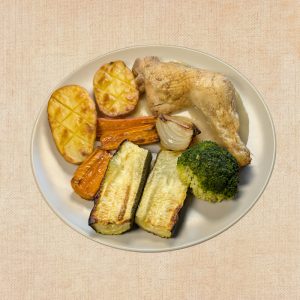Cuarto de Pollo al horno con Verduras Asadas, plato casero saludable de Los Paques de Juan.