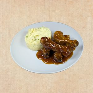 Ribs BBQ con Pure de Patatas, plato casero saludable de Los Paques de Juan.