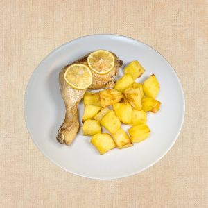 Pollo al limon con patatas, plato casero saludable de Los Paques de Juan.