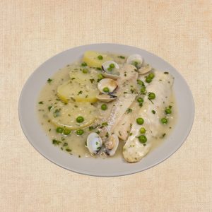 Merluza en Salsa Verde, plato casero saludable de Los Paques de Juan.