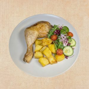 Cuarto de Pollo con Patatas y Ensalada – Los Paques de Juan